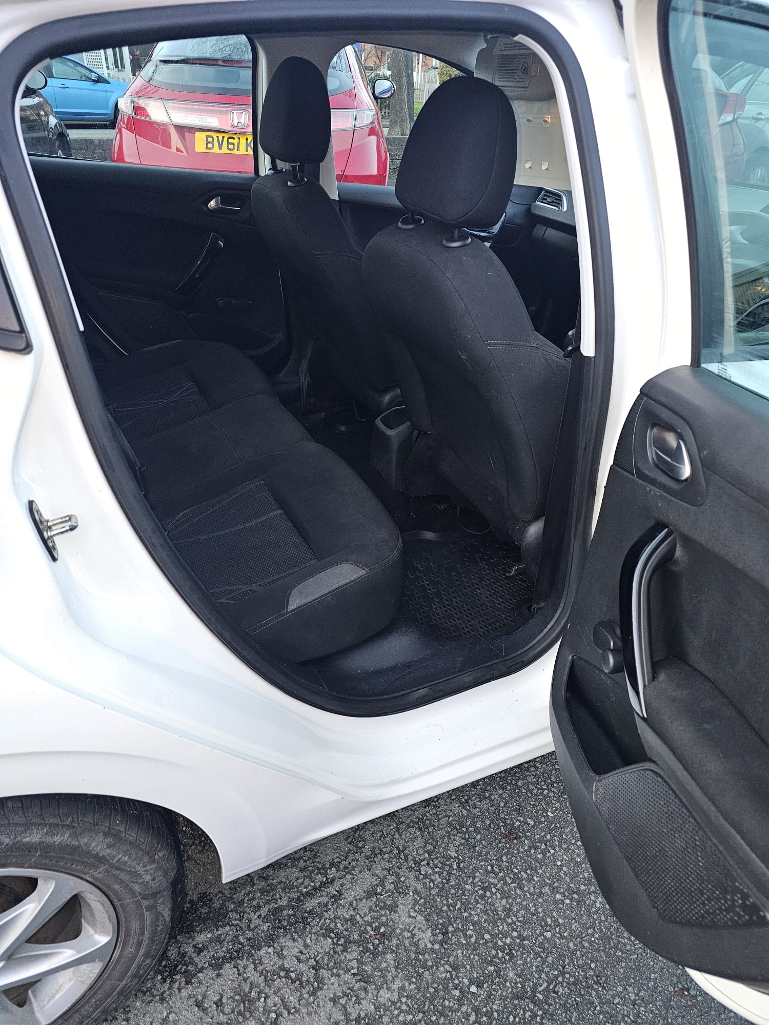 Used Peugeot 208 2014 for sale - 76916612: Photo 15