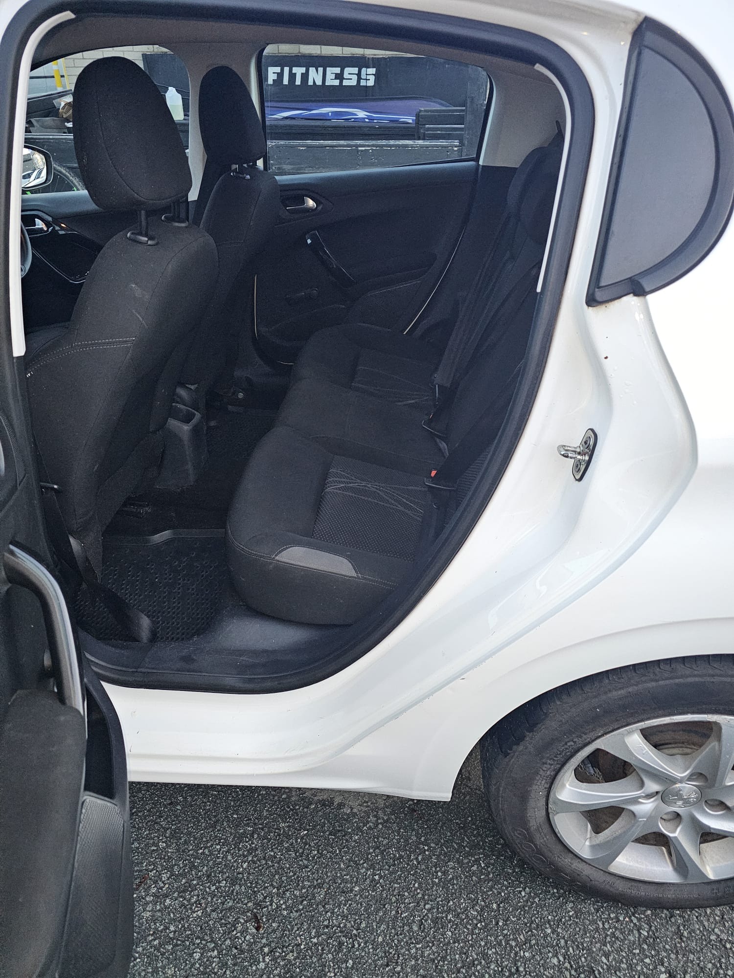 Used Peugeot 208 2014 for sale - 76916612: Photo 16