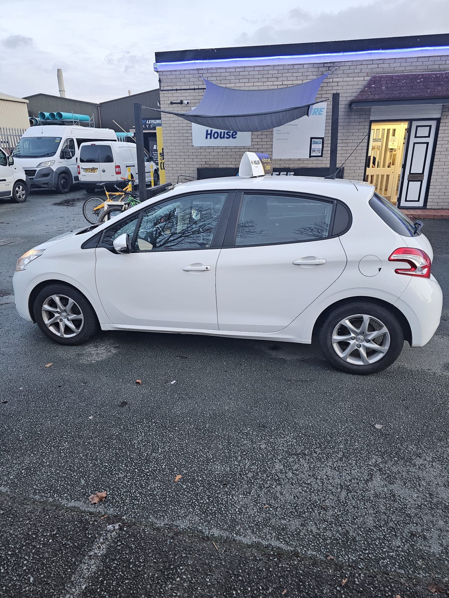 Used Peugeot 208 2014 for sale - 76916612: Photo 8