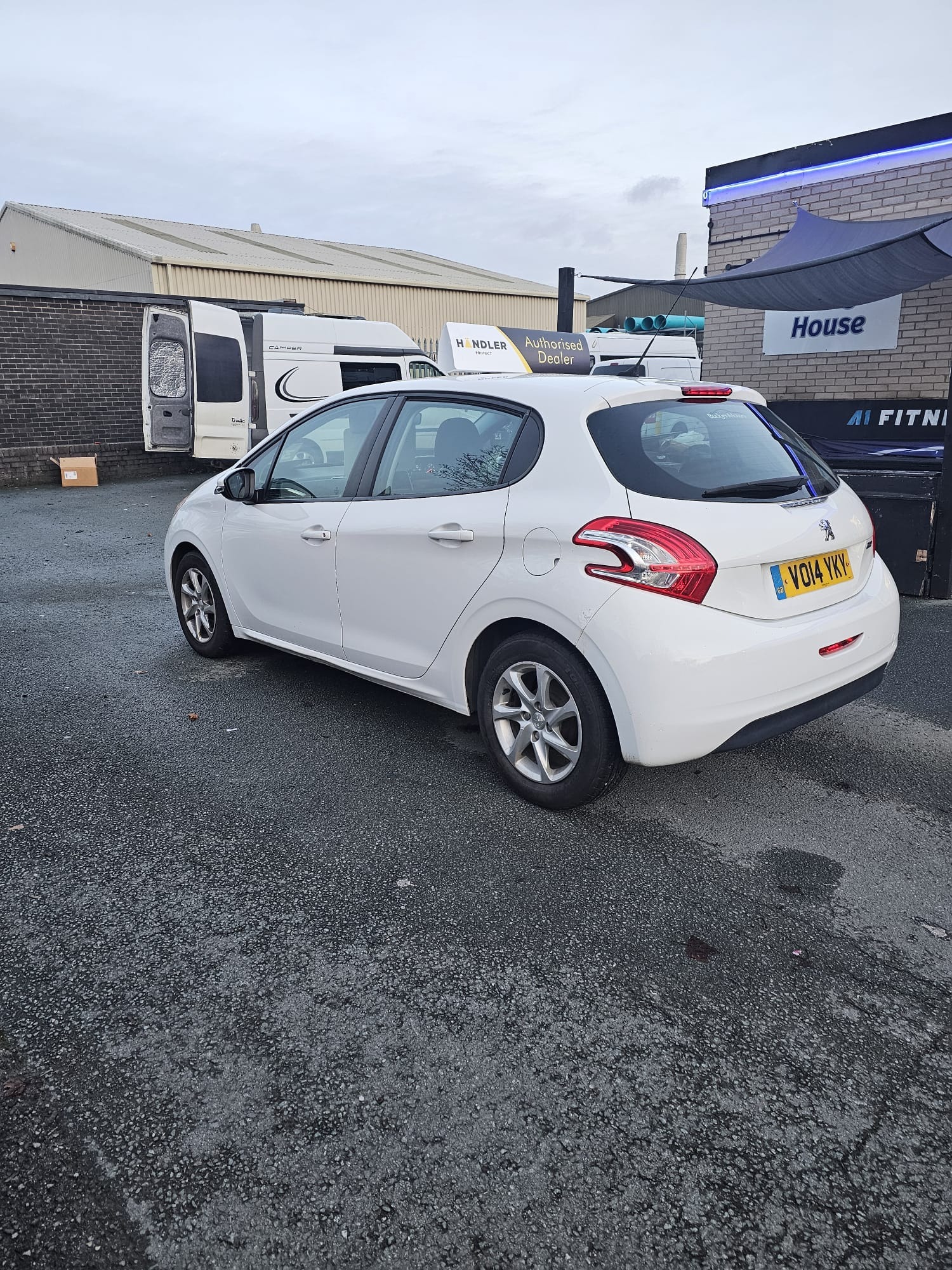 Used Peugeot 208 2014 for sale - 76916612: Photo 9