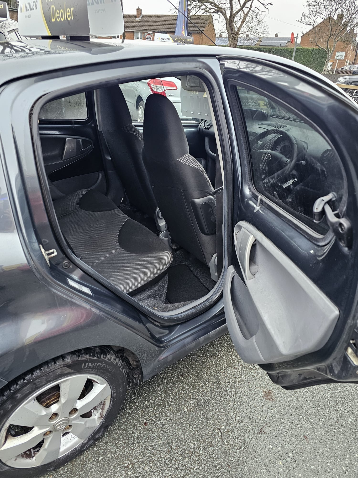 Used Toyota AYGO 2011 for sale - 76817968: Photo 11