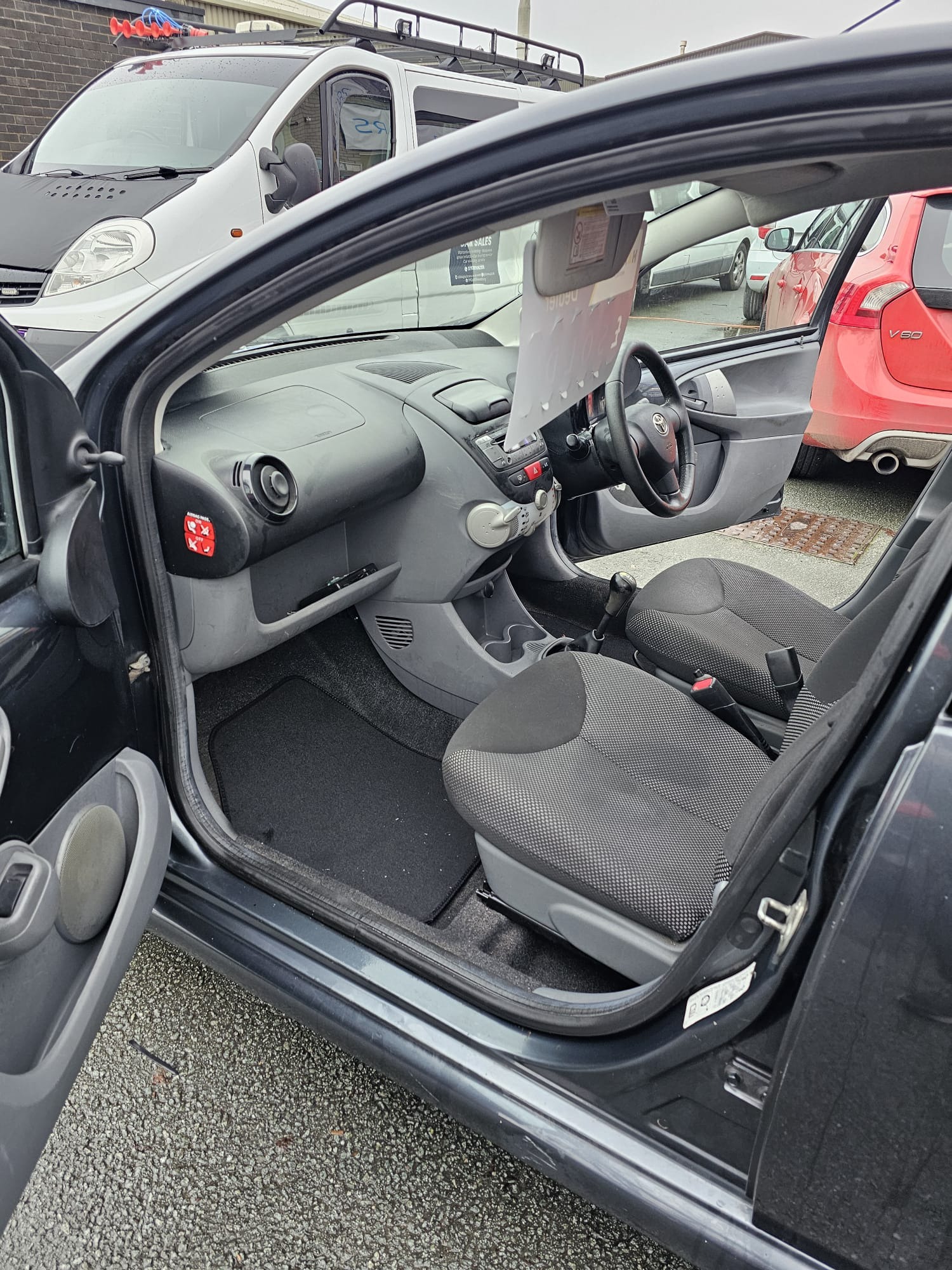 Used Toyota AYGO 2011 for sale - 76817968: Photo 14