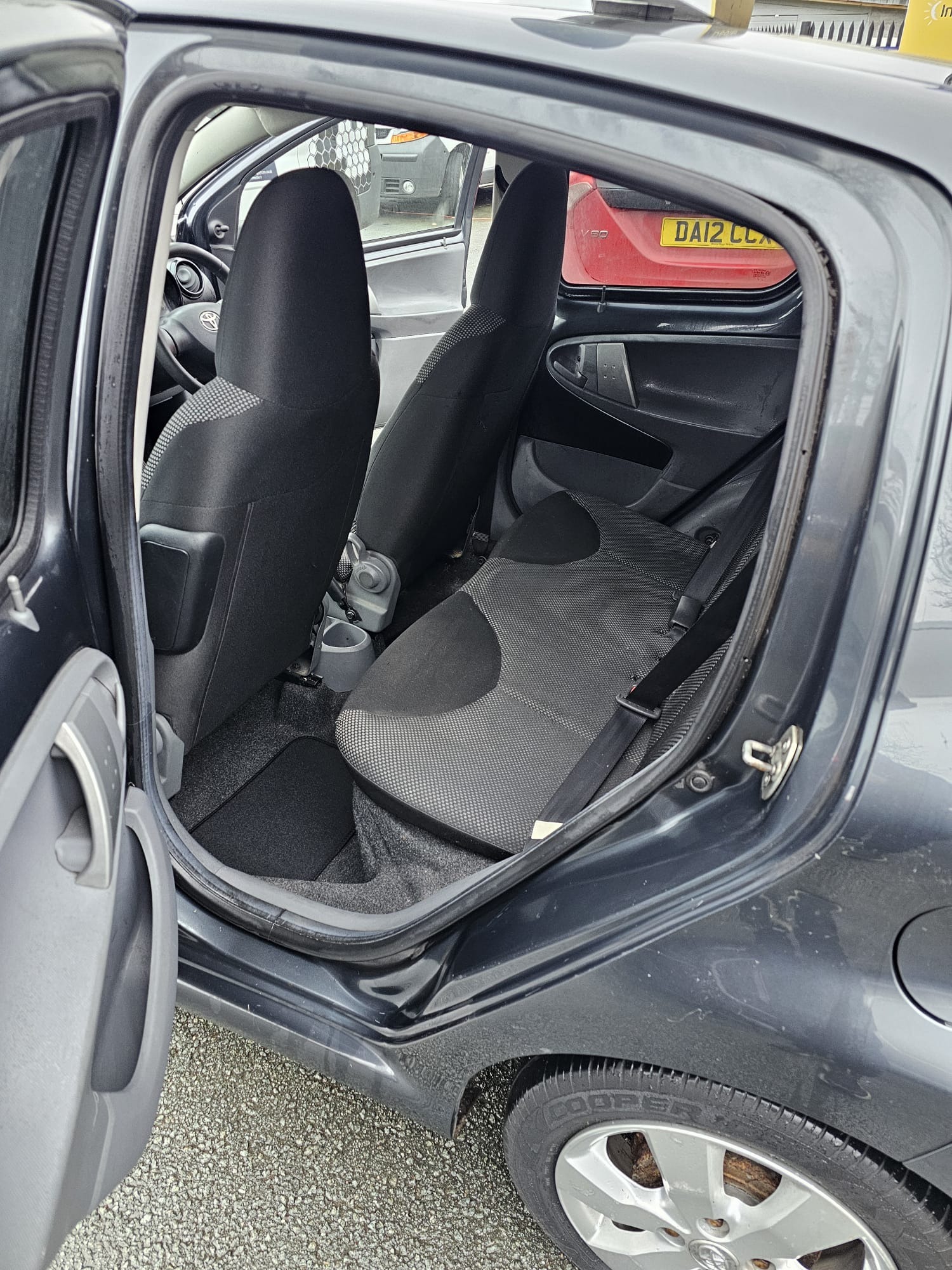 Used Toyota AYGO 2011 for sale - 76817968: Photo 16