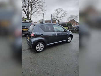 Used Toyota AYGO 2011 for sale - 76817968: Photo