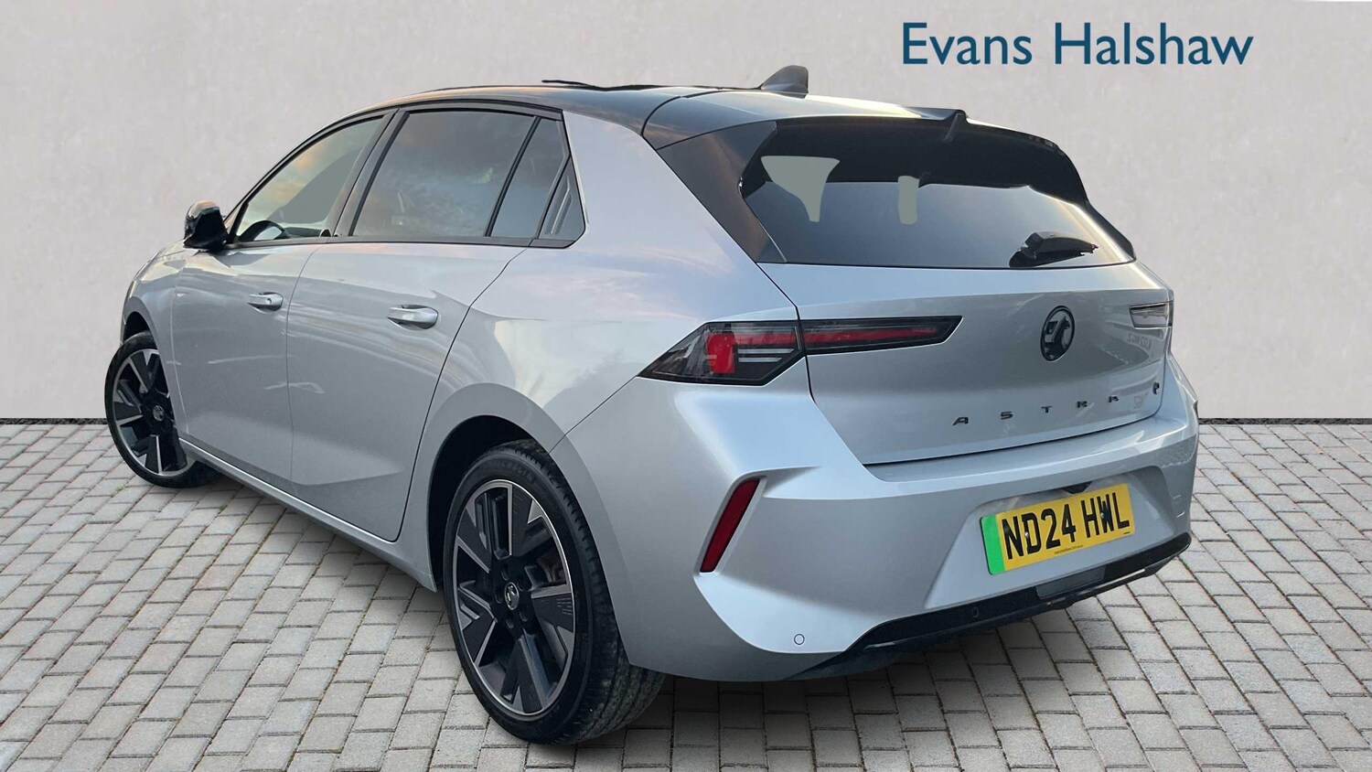 Used Vauxhall Astra for sale - 77858550: Photo 2