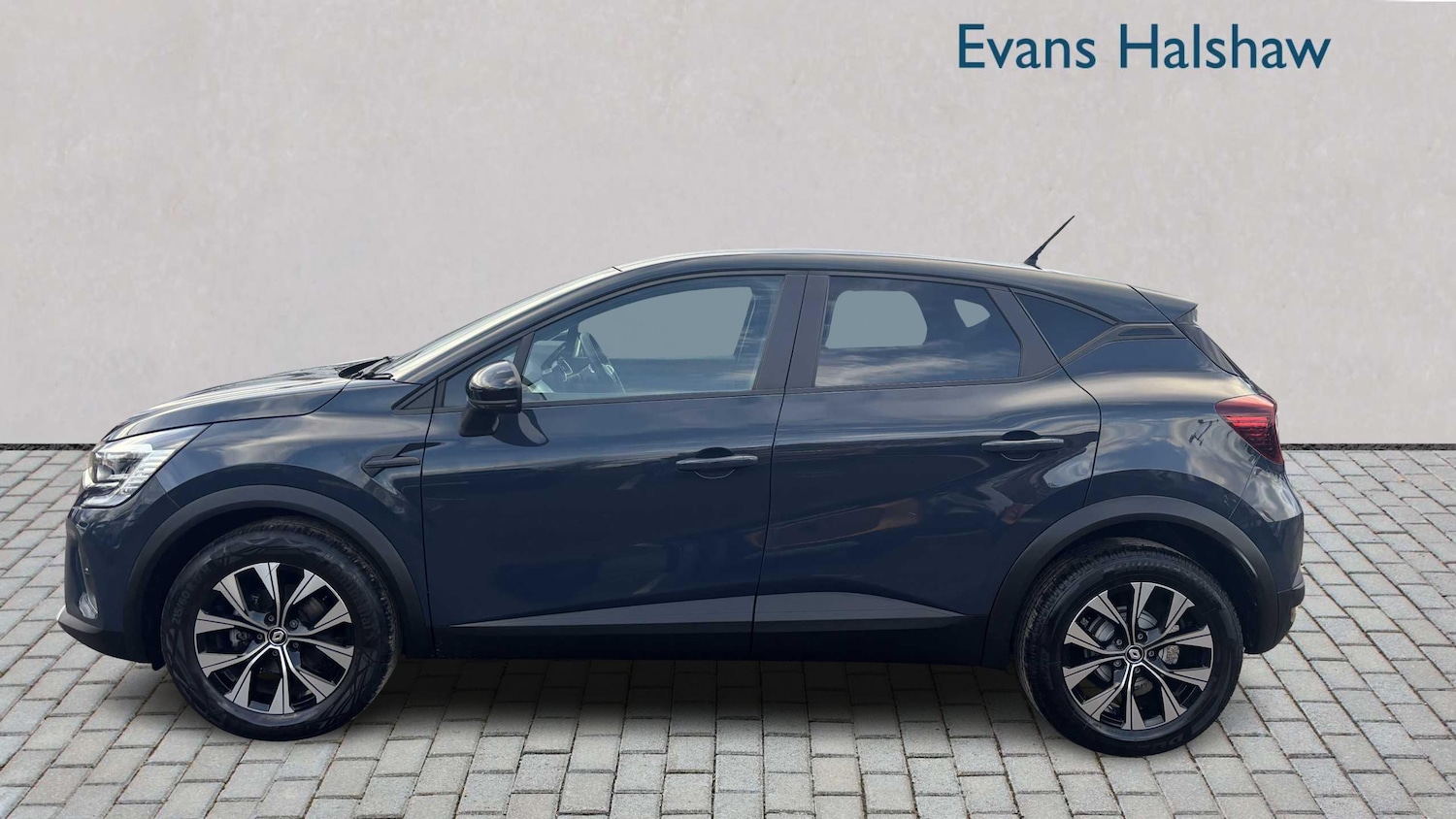 Used Renault Captur for sale - 77859473: Photo 3