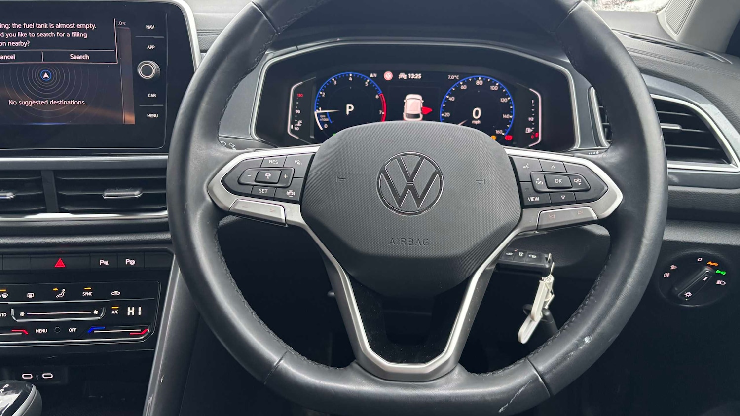 Used Volkswagen T-Roc for sale - 77858396: Photo 11