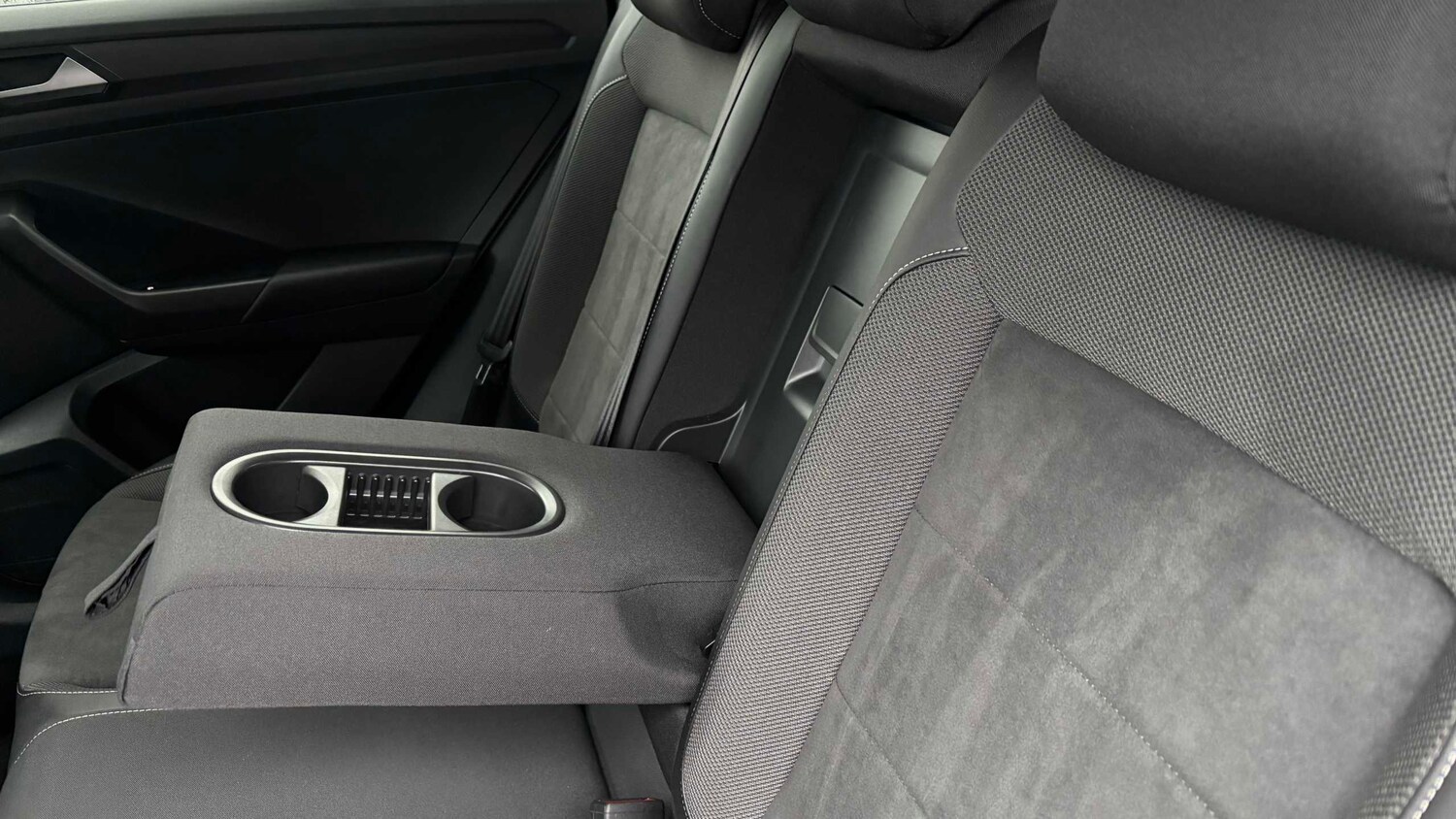 Used Volkswagen T-Roc for sale - 77858396: Photo 18