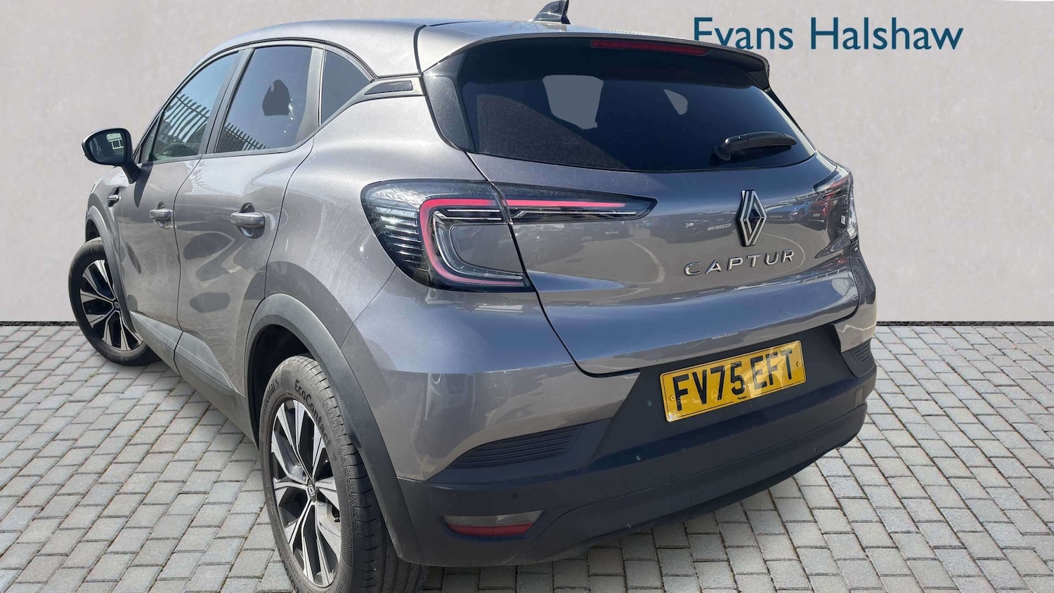 Used Renault Captur 2025 for sale - 78173779: Photo 3