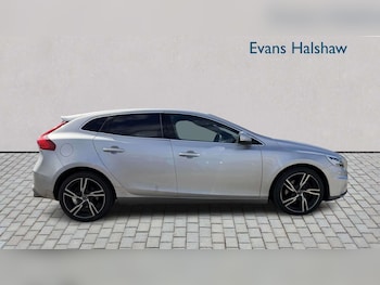 Used Volvo V40 2019 for sale - 78308251: Photo