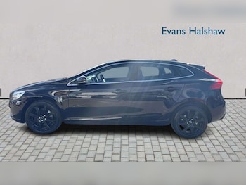 Used Volvo V40 2017 for sale - 79134951: Photo