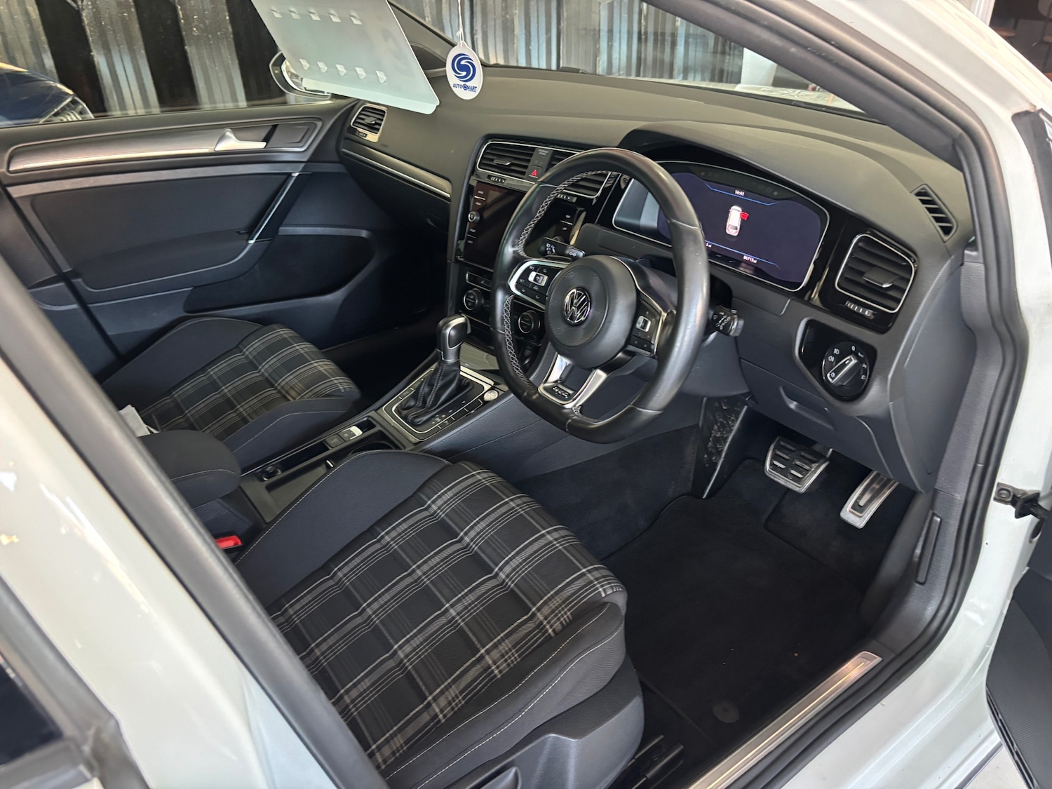 Used Volkswagen Golf 2017 for sale - 77735643: Photo 11