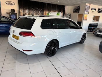 Used Volkswagen Golf 2017 for sale - 77735643: Photo