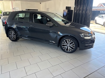 Used Volkswagen Golf 2018 for sale - 78118097: Photo