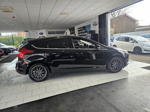 Used Ford Focus 2013 for sale - 74168377: Photo 2