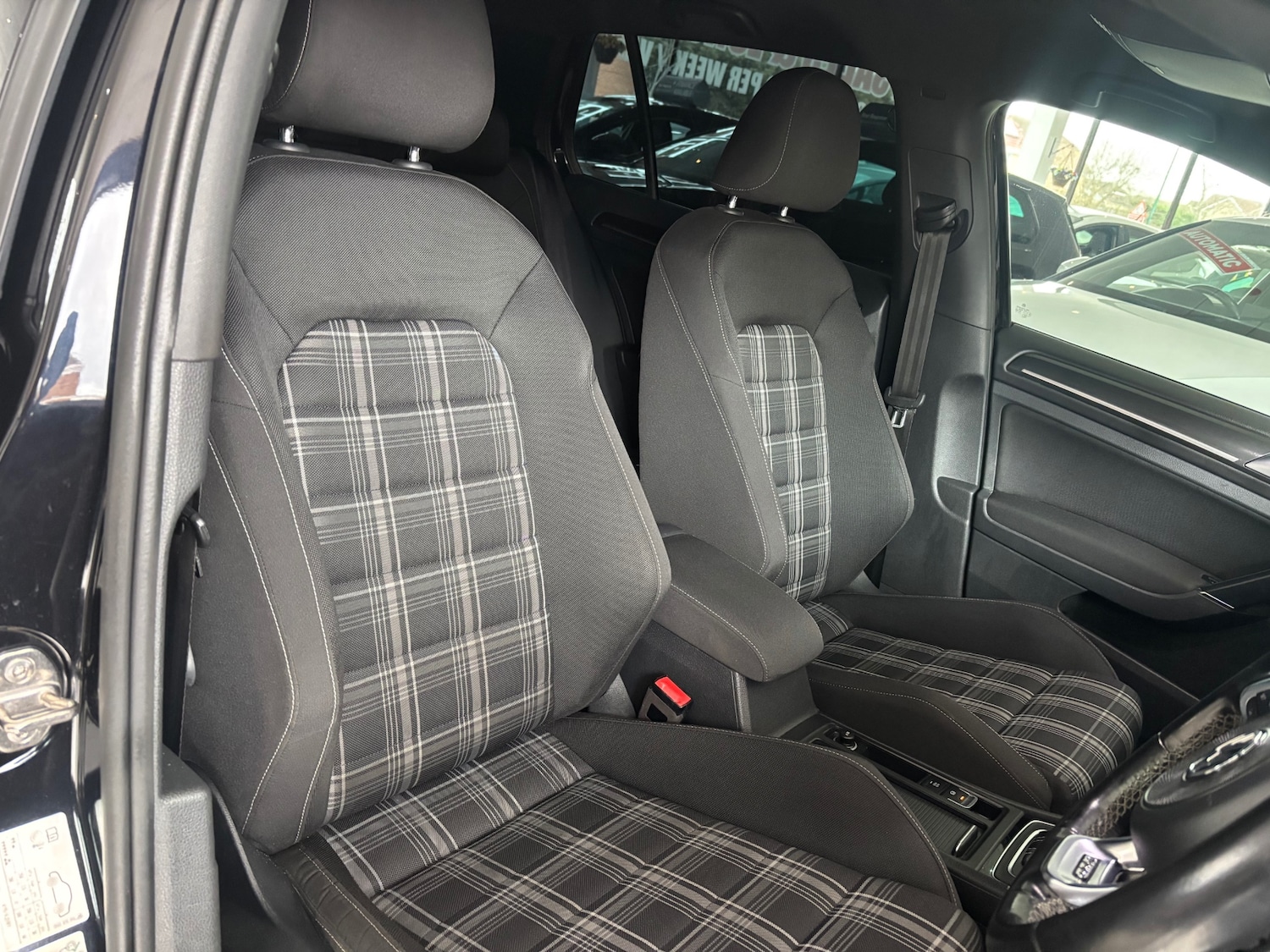 Used Volkswagen Golf 2017 for sale - 77544540: Photo 9