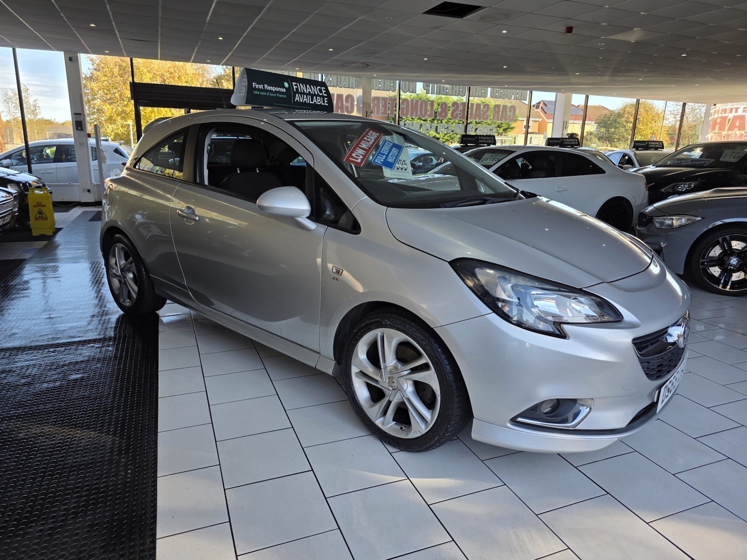 Used Vauxhall Corsa 2015 for sale - 76252659: Photo 2
