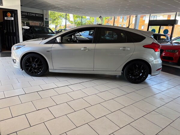 Used Ford Focus 2017 for sale - 74616095: Photo 5
