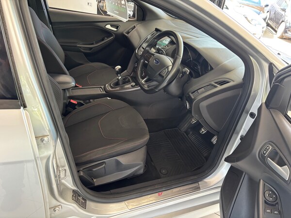 Used Ford Focus 2017 for sale - 74616095: Photo 9
