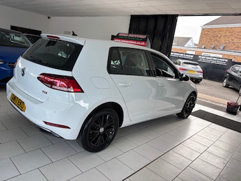 Used Volkswagen Golf 2017 for sale - 78233164: Photo