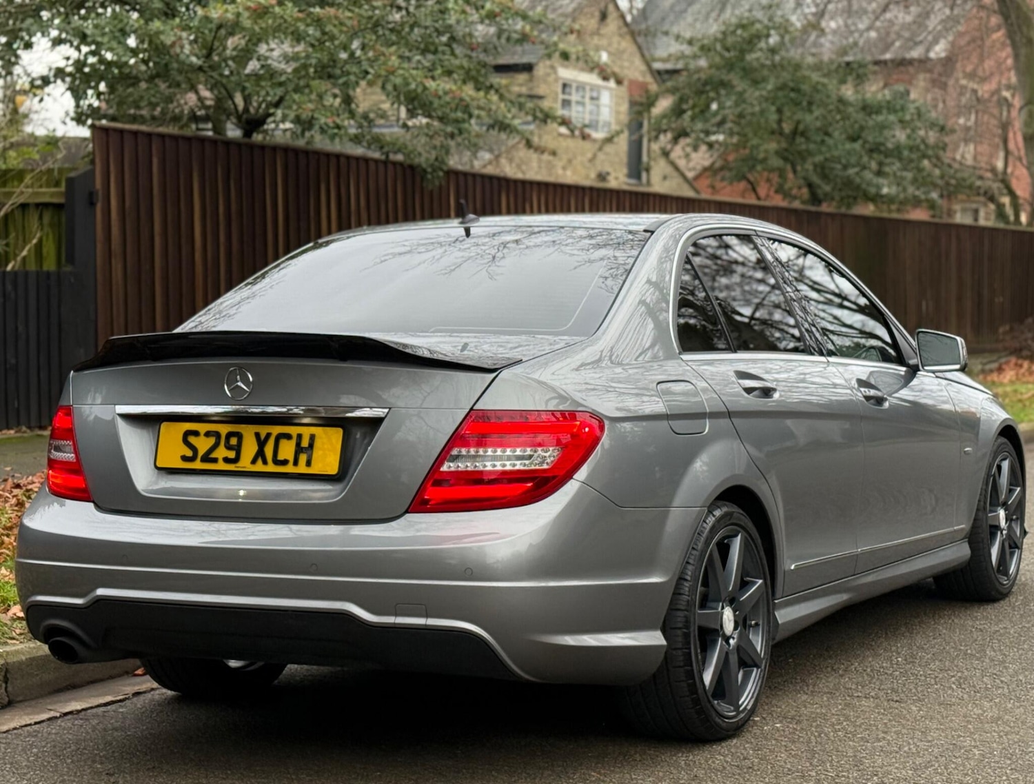 Used Mercedes-Benz C Class 2011 for sale - 76688939: Photo 2