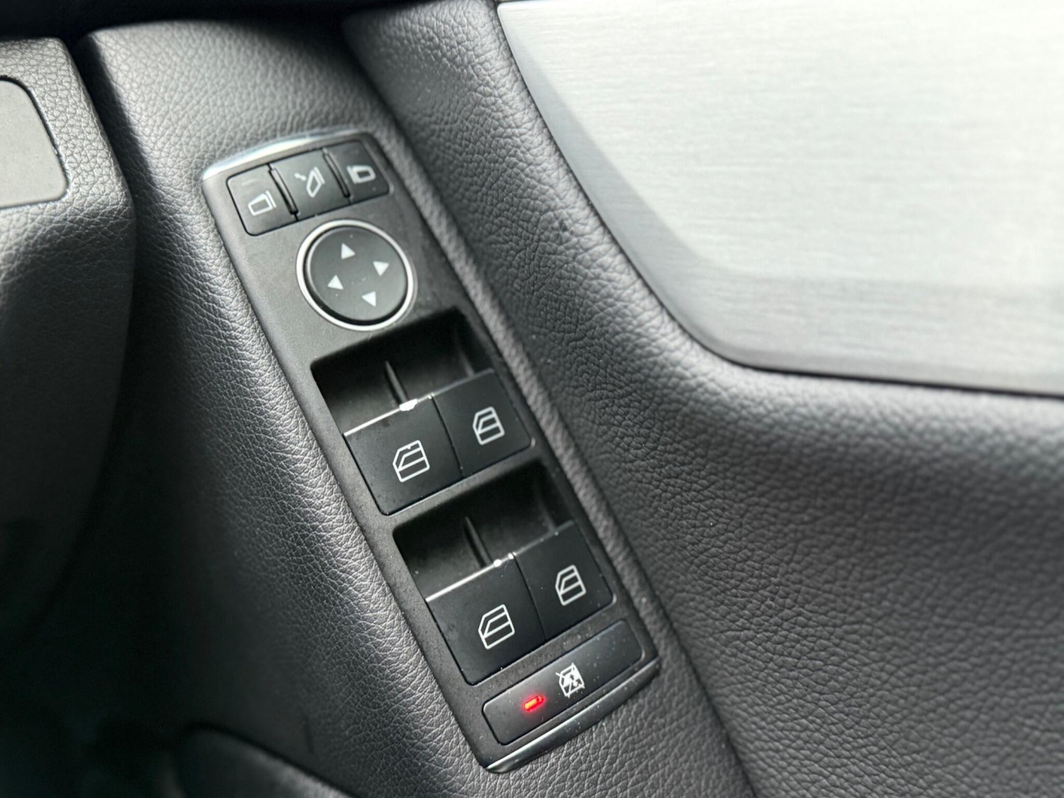 Used Mercedes-Benz C Class 2011 for sale - 76688939: Photo 30