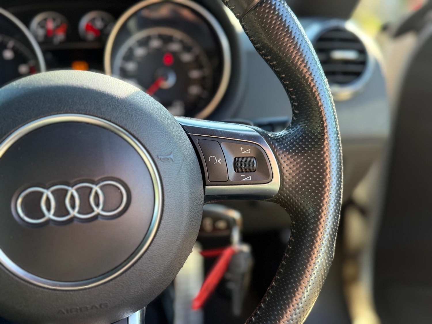 Used Audi TT 2011 for sale - 77977964: Photo 40