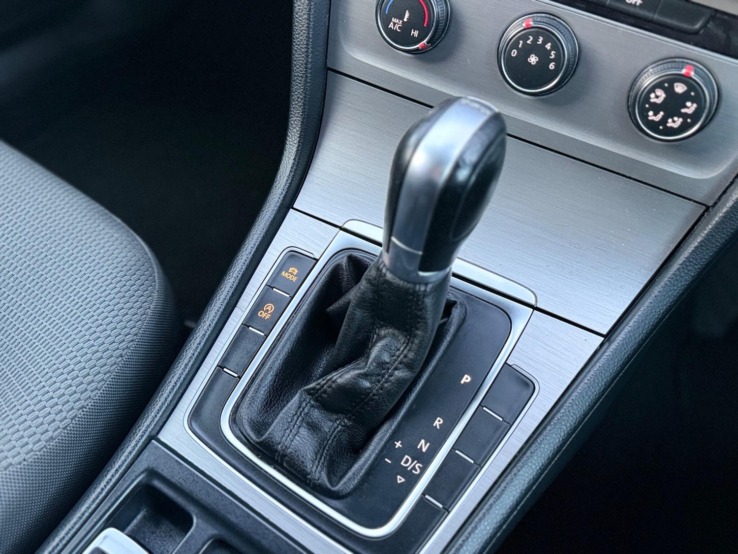 Used Volkswagen Golf 2014 for sale - 76993130: Photo 23