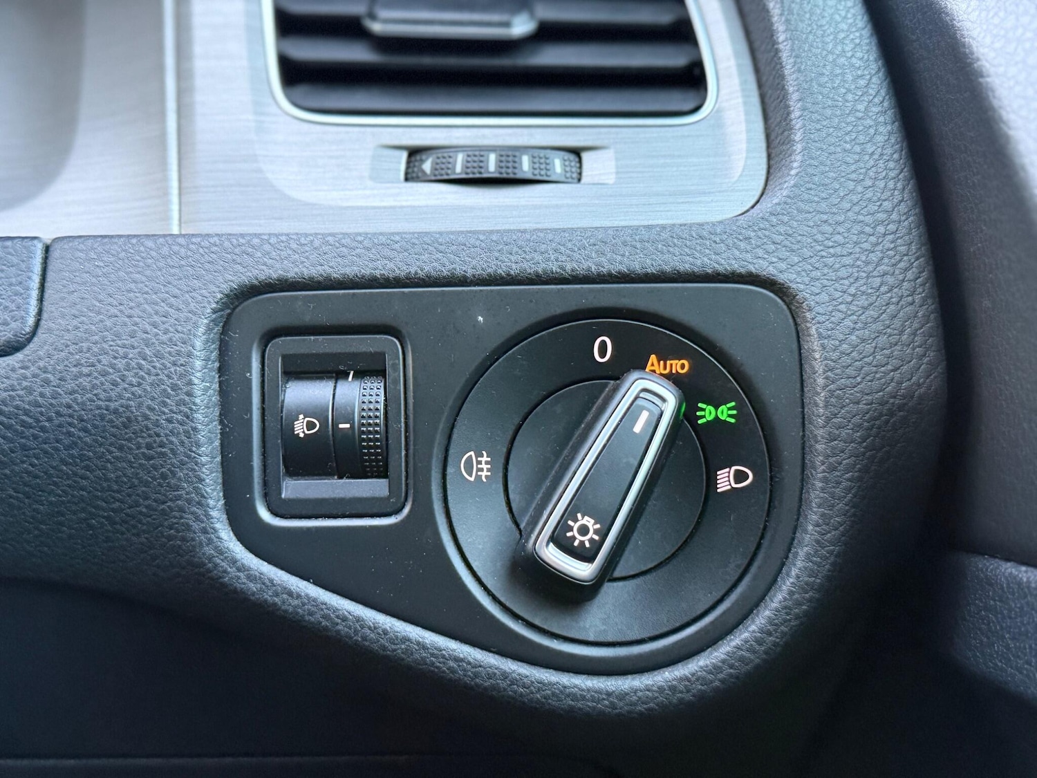 Used Volkswagen Golf 2014 for sale - 76993130: Photo 28