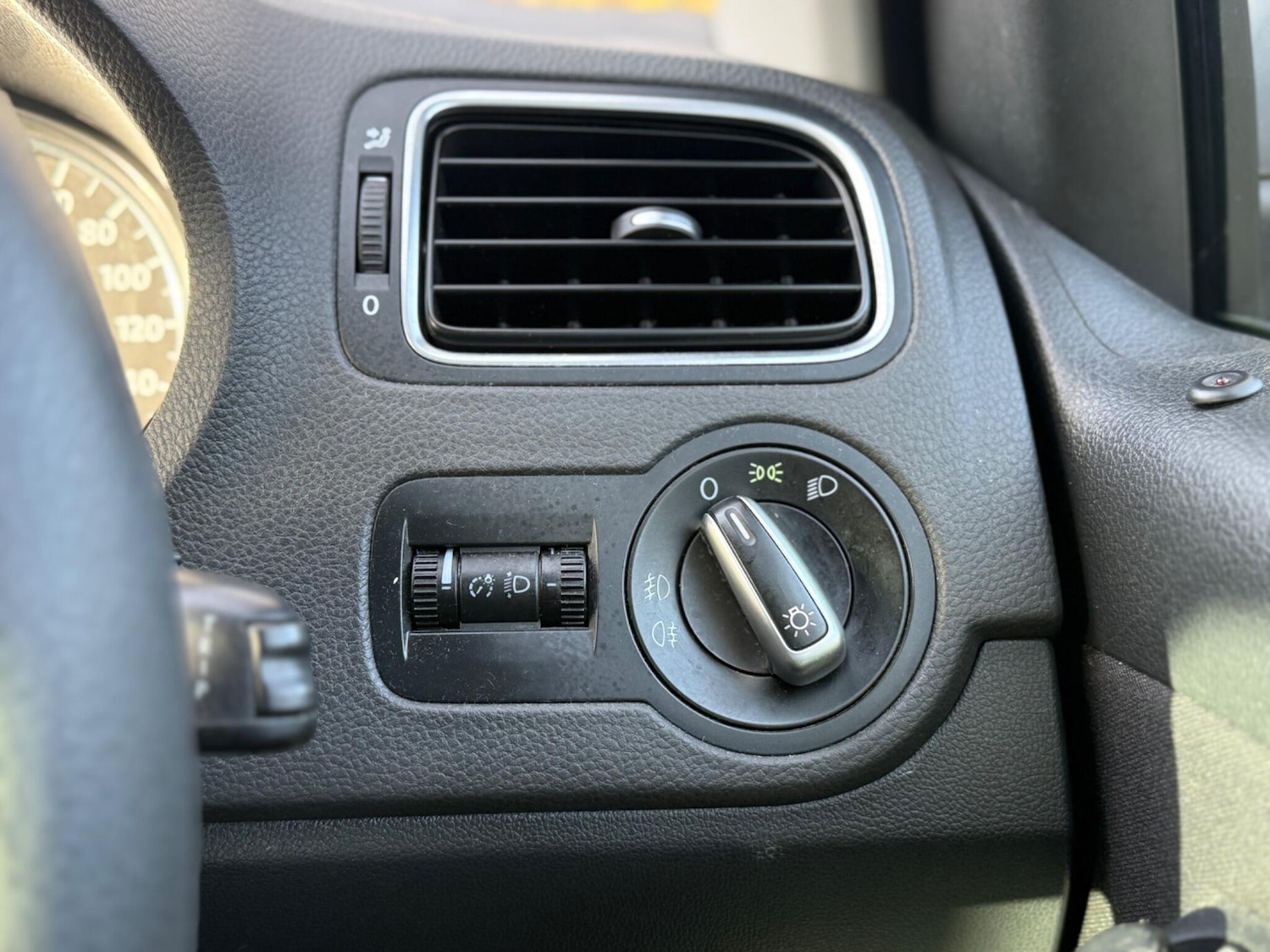 Used Volkswagen Polo 2012 for sale - 77768023: Photo 27