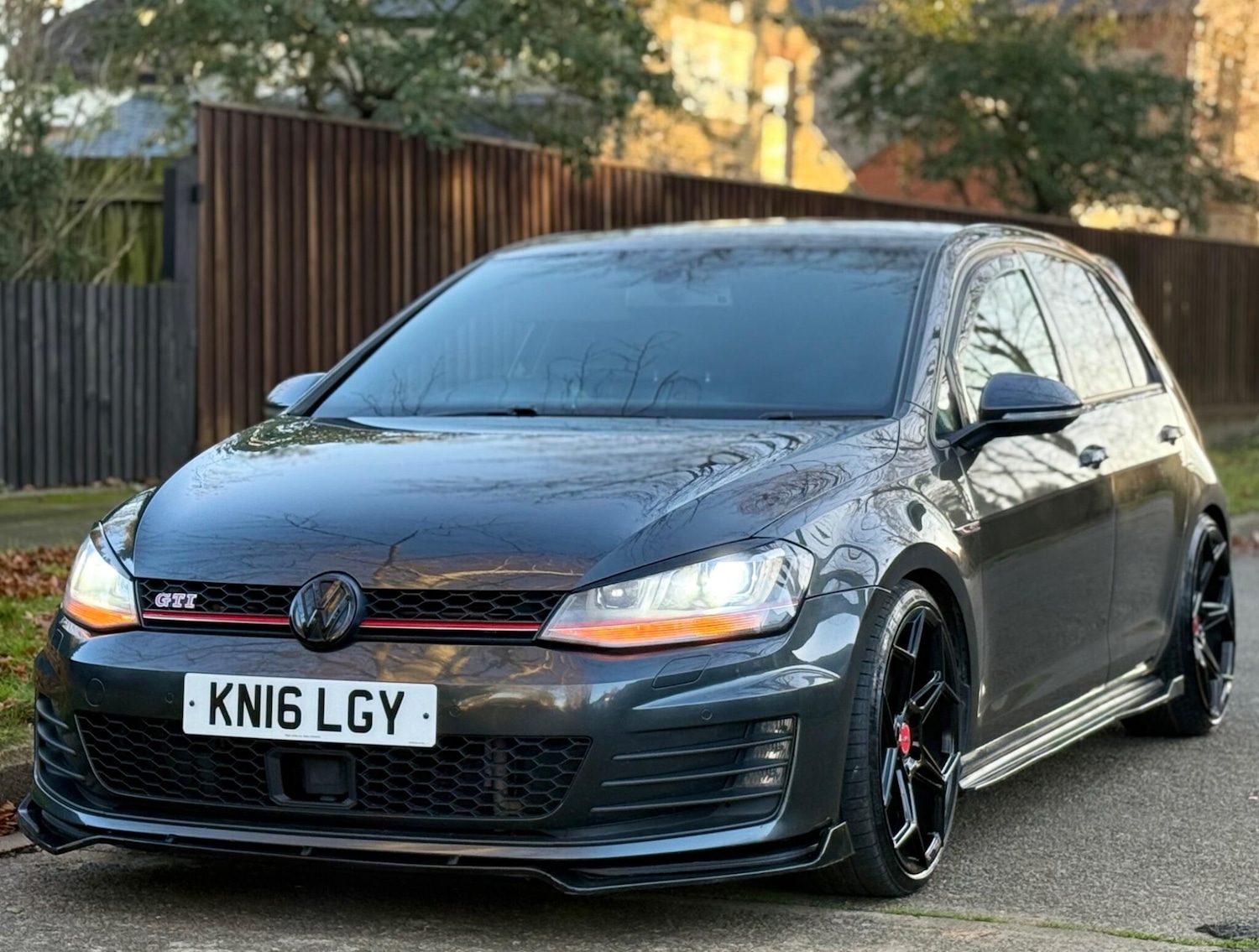 Used Volkswagen Golf 2016 for sale - 76952401: Photo 2