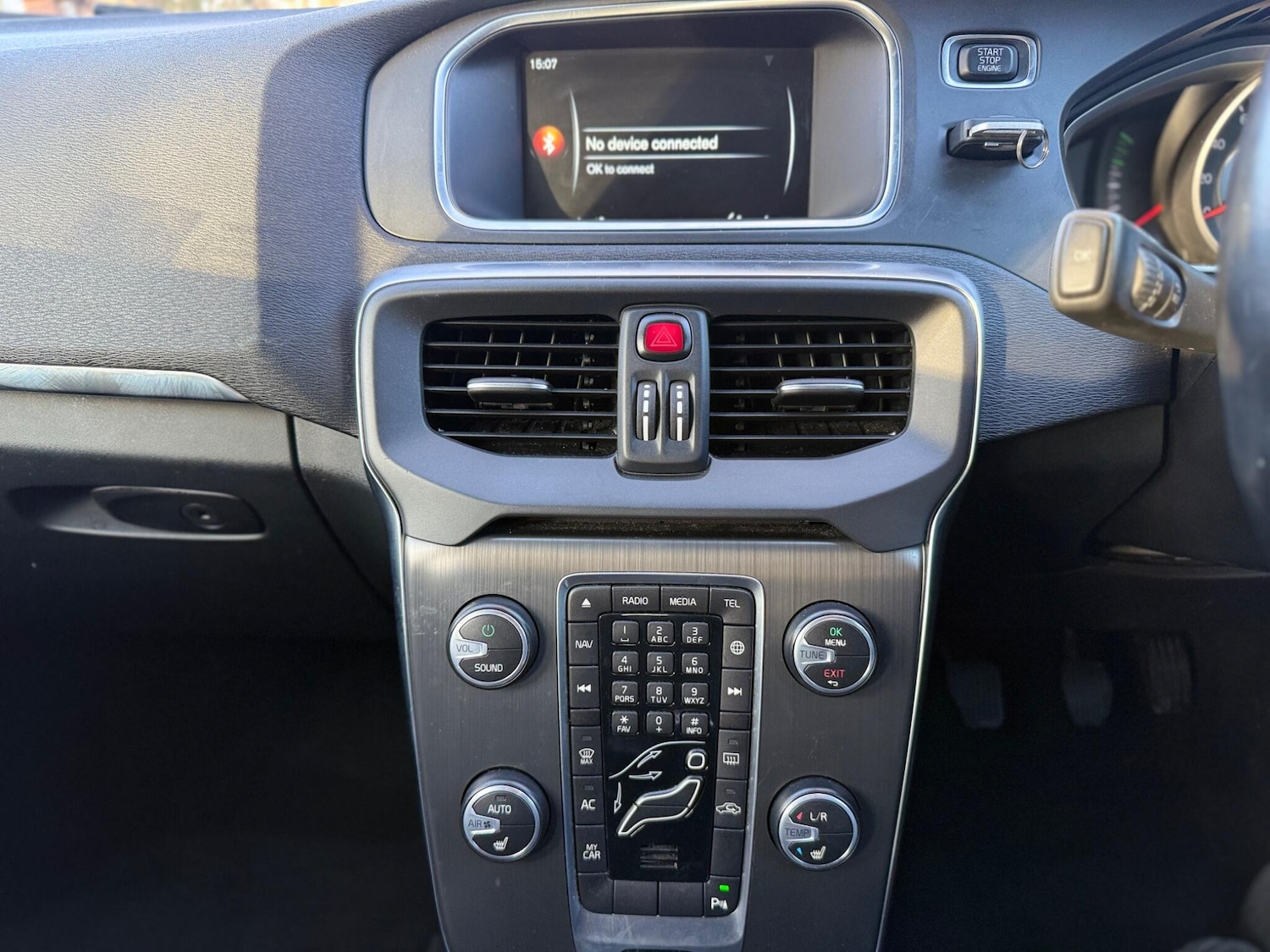 Used Volvo V40 for sale - 77358600: Photo 17