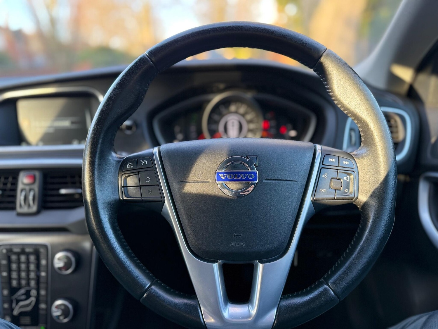 Used Volvo V40 for sale - 77358600: Photo 18