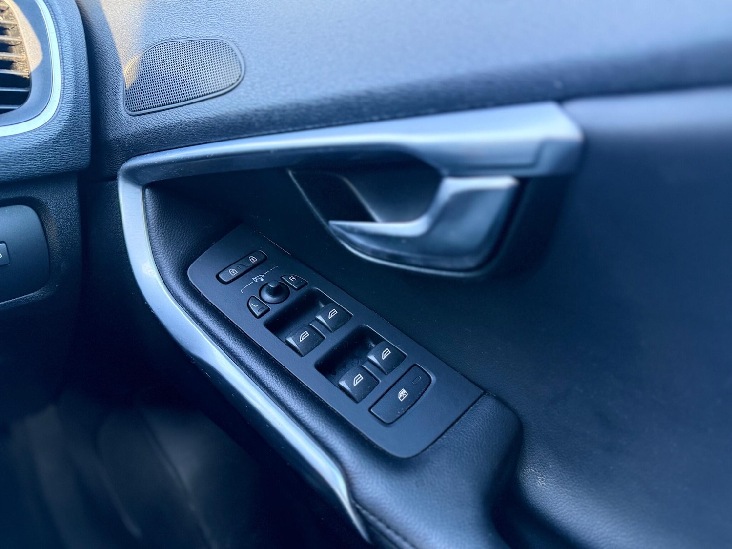 Used Volvo V40 for sale - 77358600: Photo 21