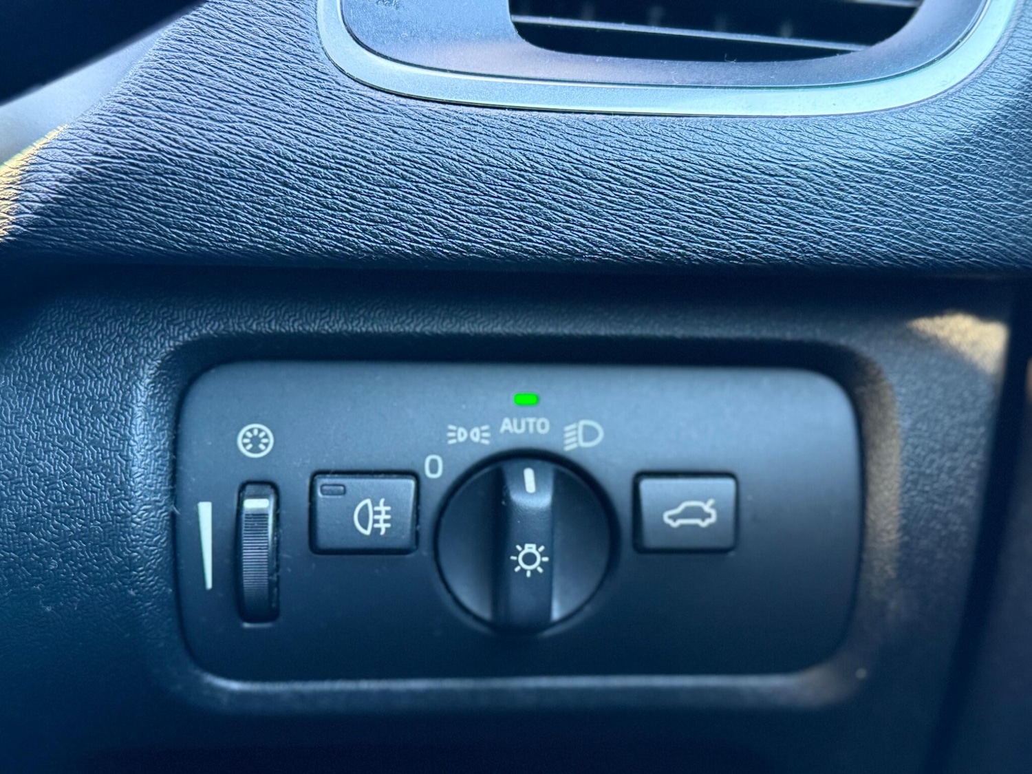 Used Volvo V40 for sale - 77358600: Photo 22