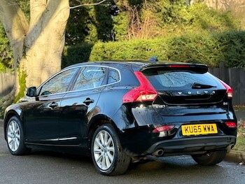 Used Volvo V40 2015 for sale - 77358600: Photo