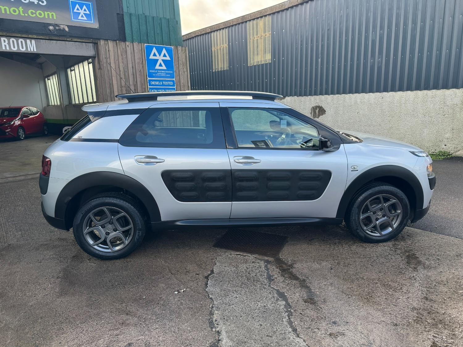 Used Citroen C4 Cactus 2017 for sale - 77224880: Photo 5