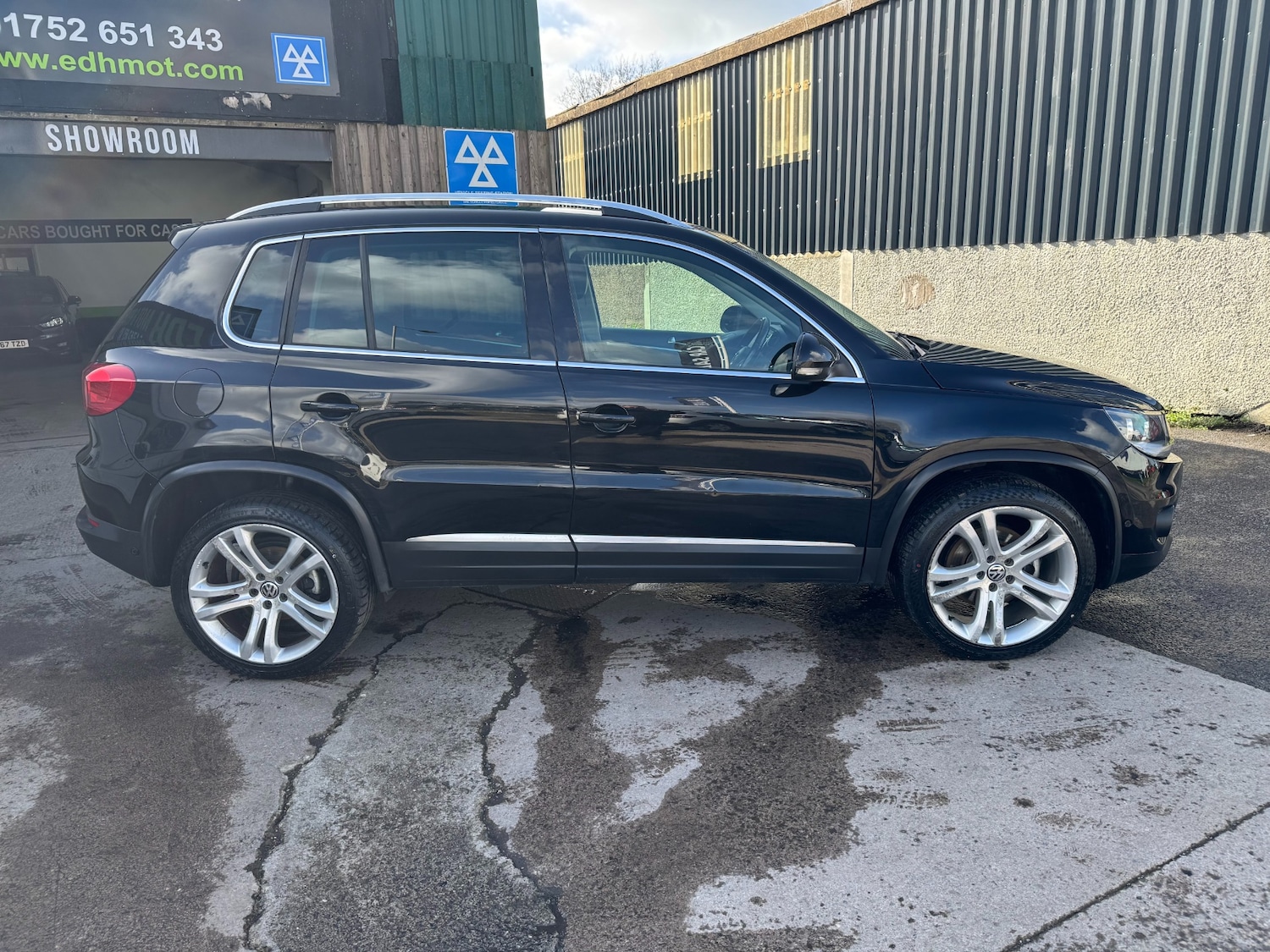 Used Volkswagen Tiguan 2012 for sale - 77830520: Photo 3