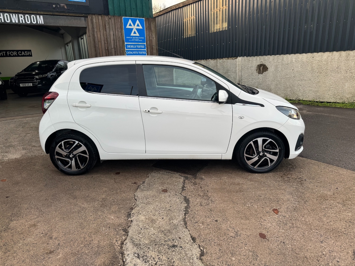 Used Peugeot 108 2017 for sale - 76931480: Photo 6