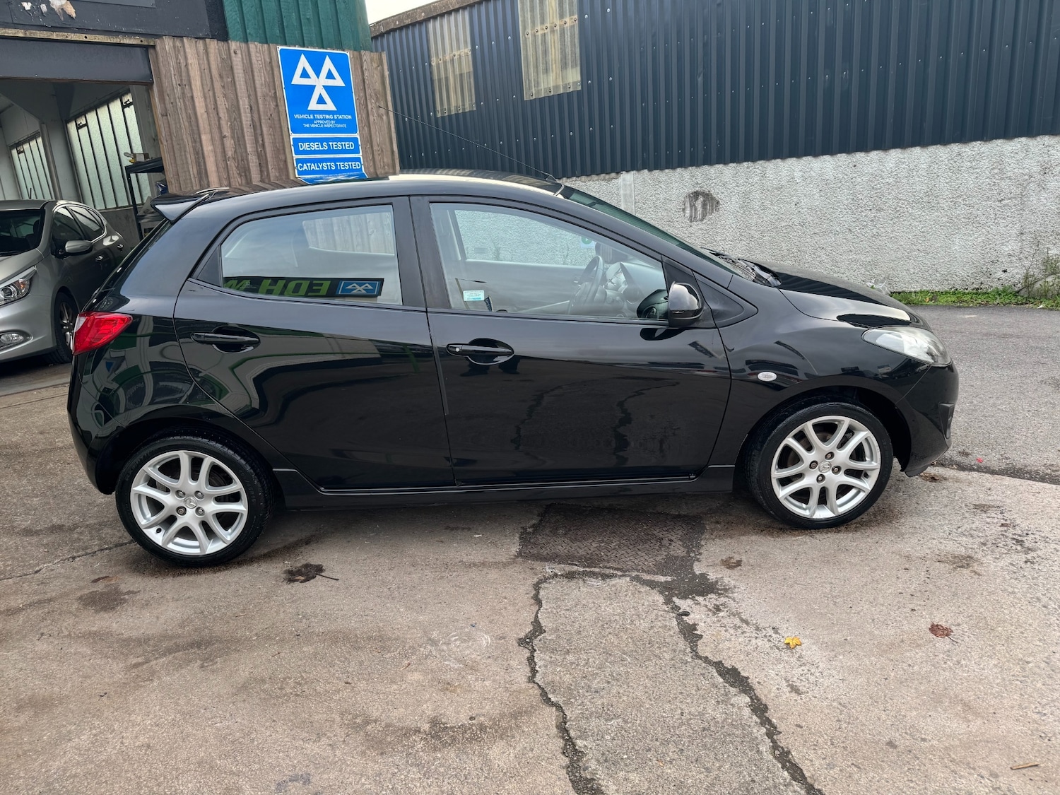 Used Mazda Mazda2 2010 for sale - 76452044: Photo 5