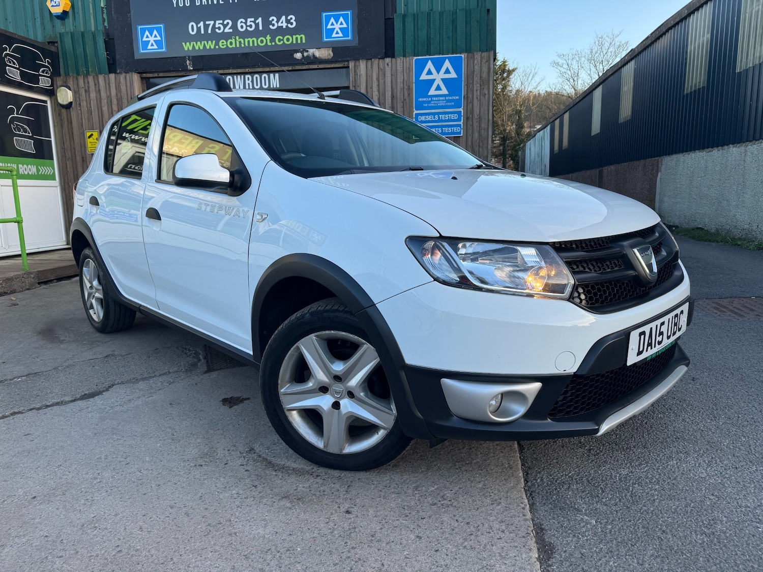 Used Dacia Sandero Stepway 2015 for sale - 77946185: Photo 2
