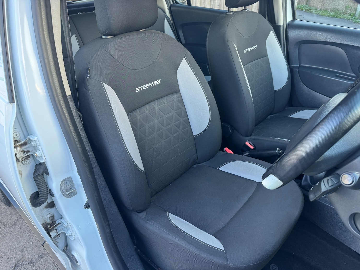 Used Dacia Sandero Stepway 2015 for sale - 77946185: Photo 20