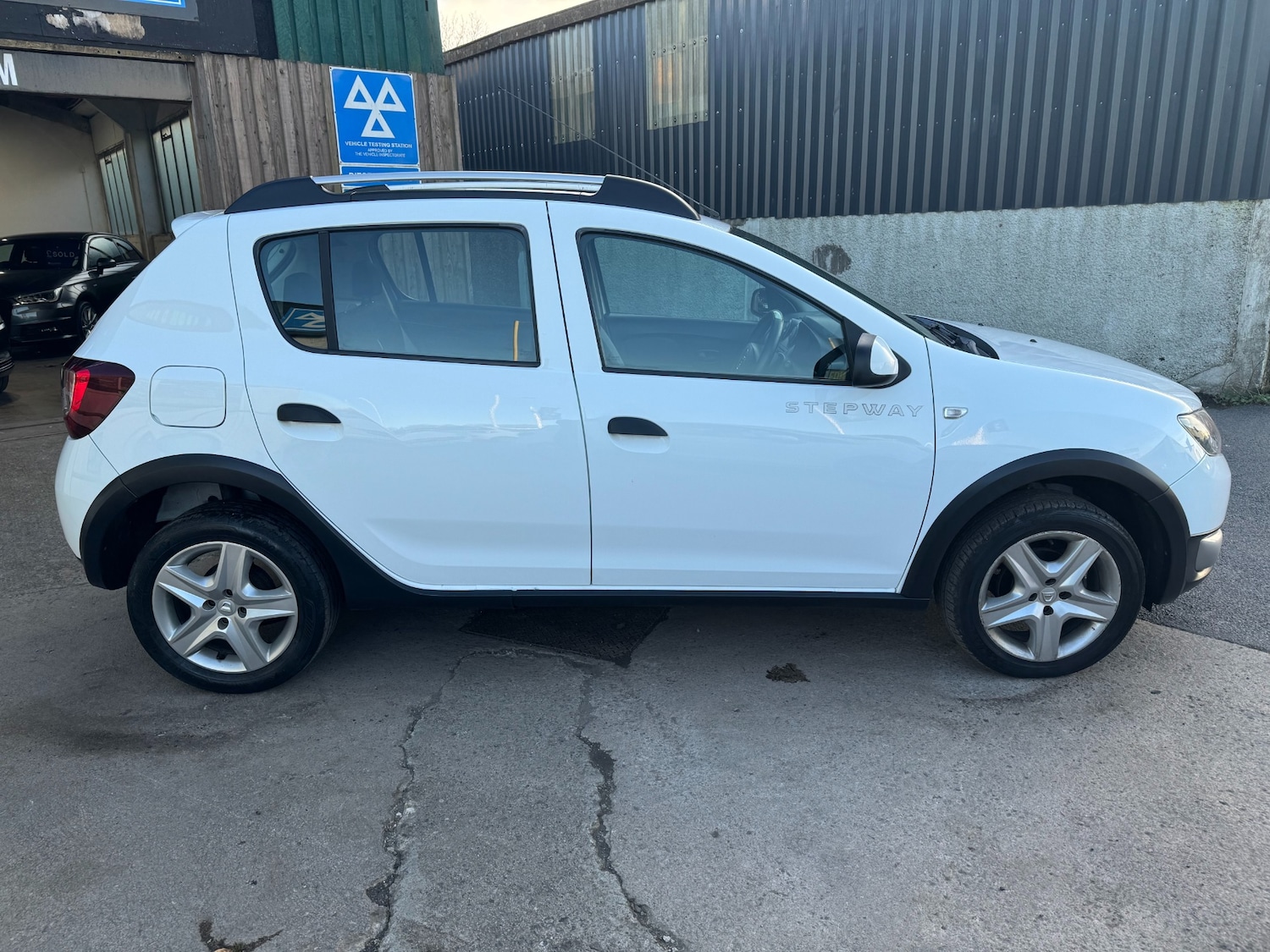 Used Dacia Sandero Stepway 2015 for sale - 77946185: Photo 3