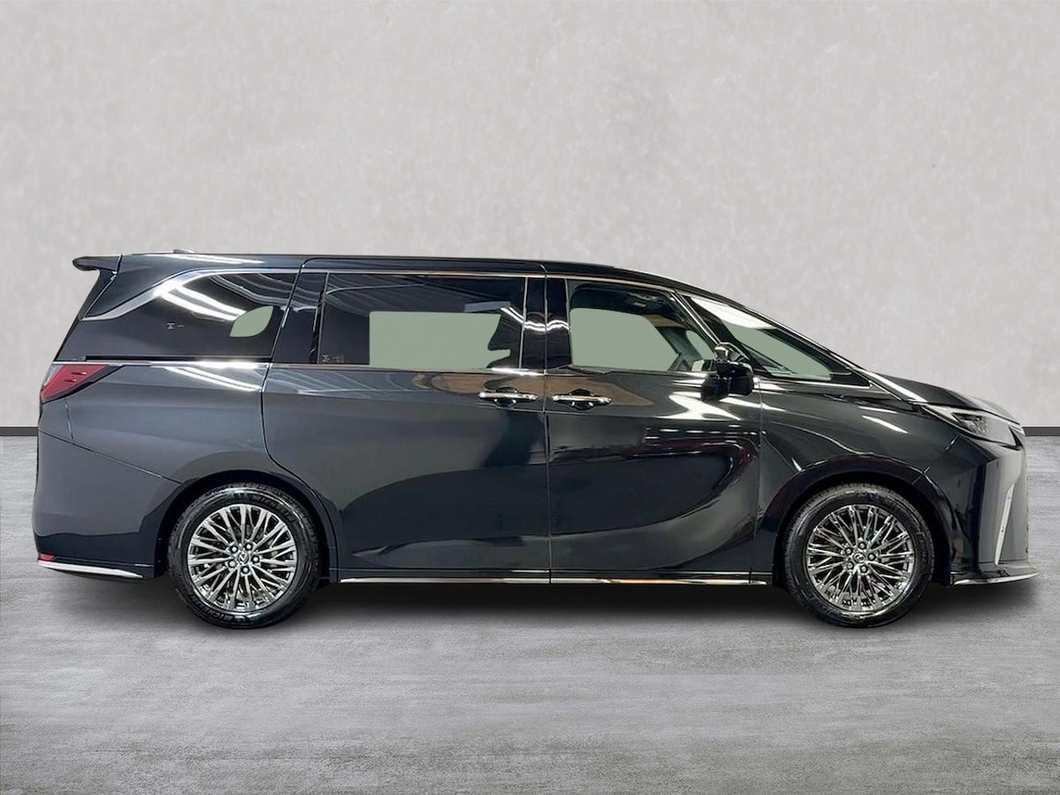 Used Lexus LM 2025 for sale - 76346984: Photo 3