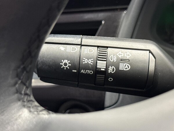 Used Lexus UX 2023 for sale - 76219174: Photo 27