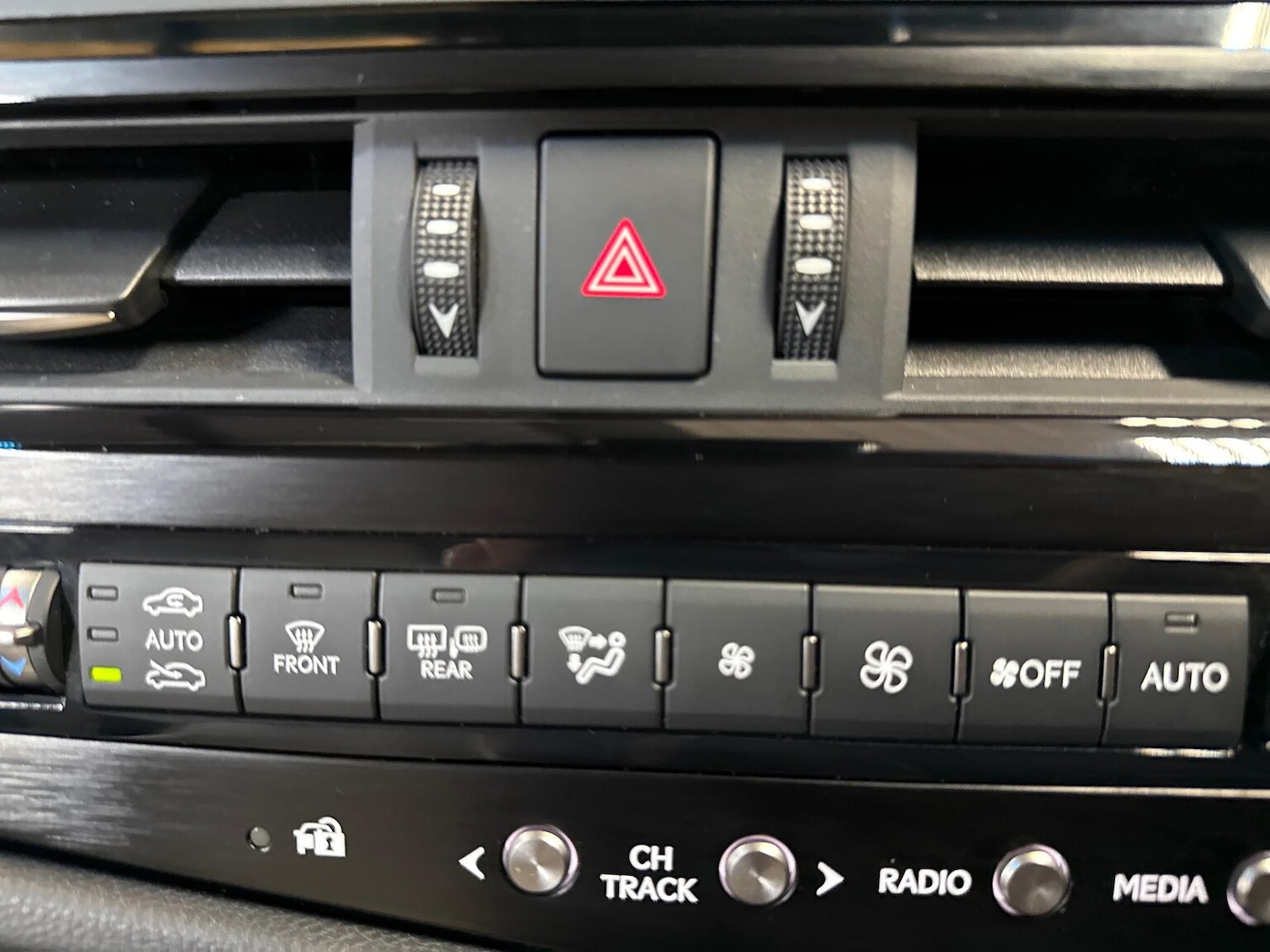 Used Lexus ES 2023 for sale - 76305424: Photo 22