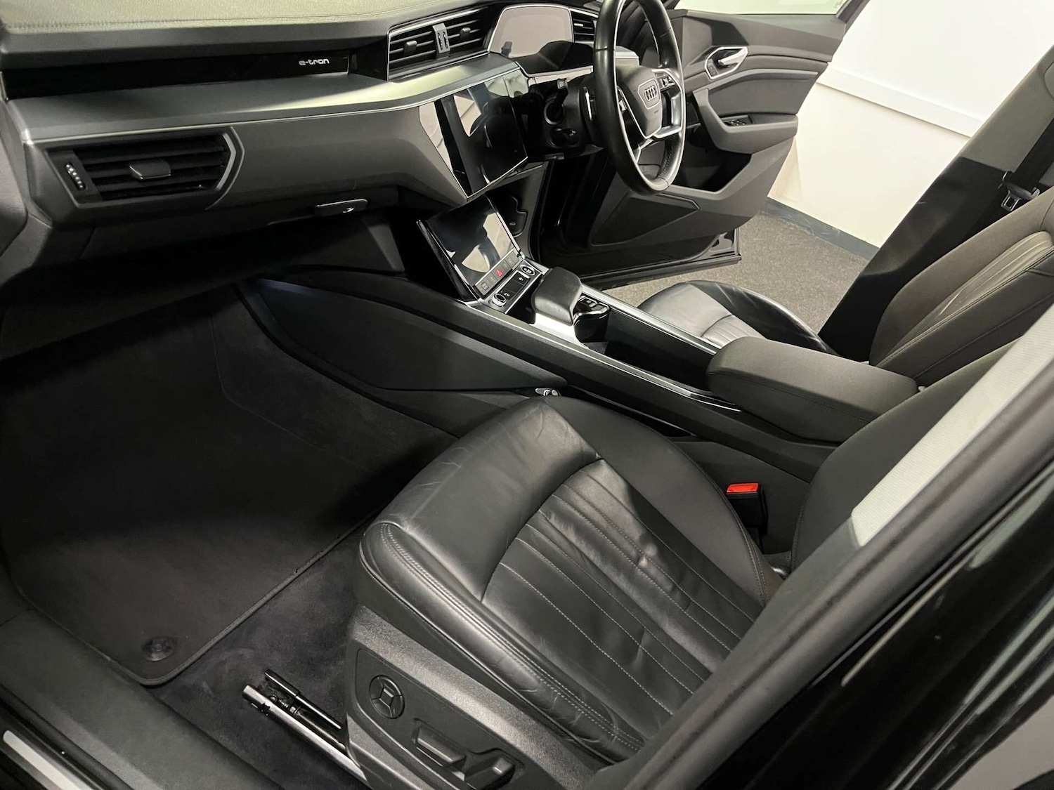 Used Audi e-tron 2020 for sale - 76334344: Photo 53