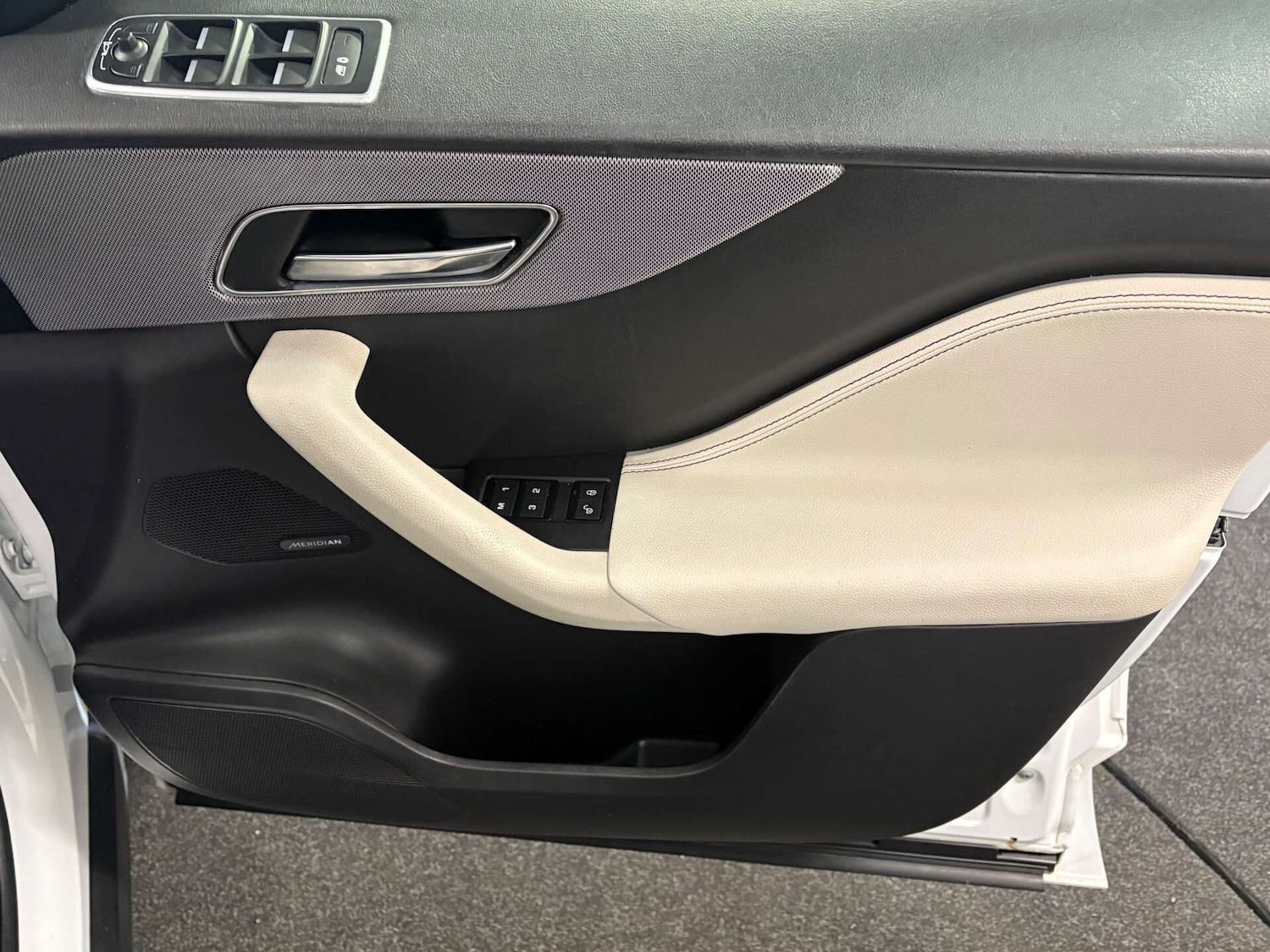 Used Jaguar F-Pace 2017 for sale - 77128997: Photo 11