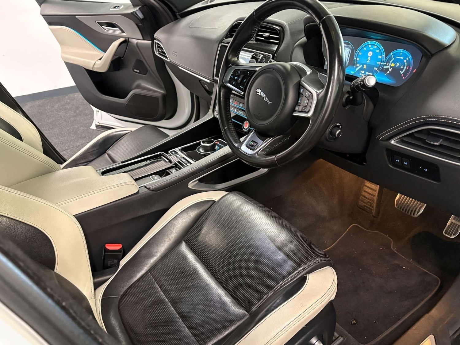 Used Jaguar F-Pace 2017 for sale - 77128997: Photo 18