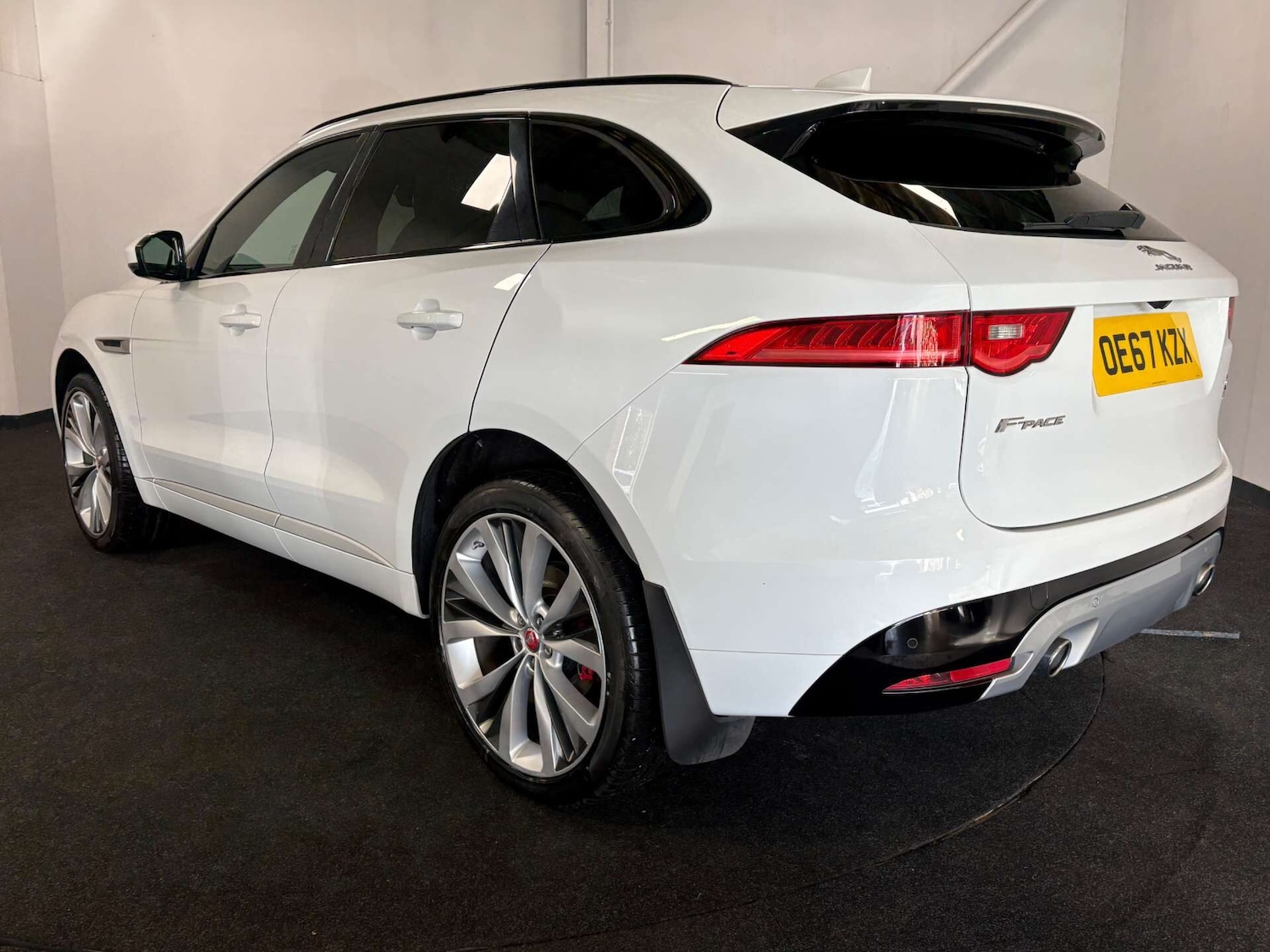 Used Jaguar F-Pace 2017 for sale - 77128997: Photo 3